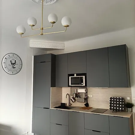 Coquet à Côté De La Grande *