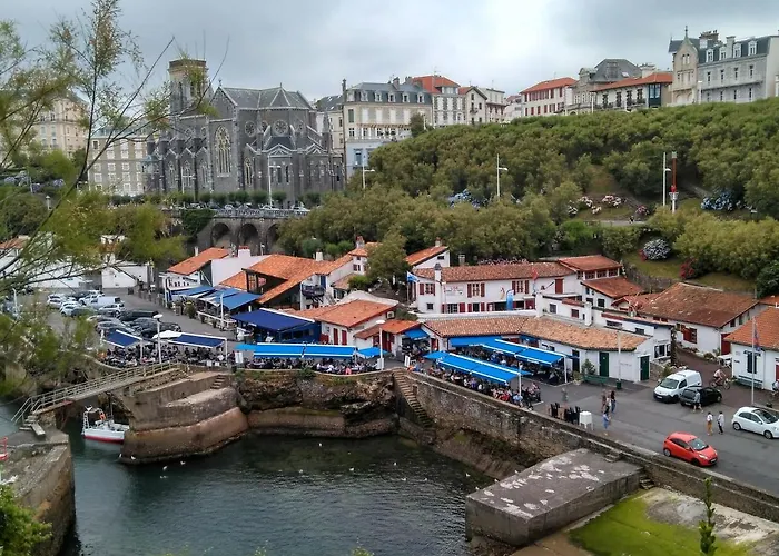 Coquet A Cote De La Grande Апартаменты *