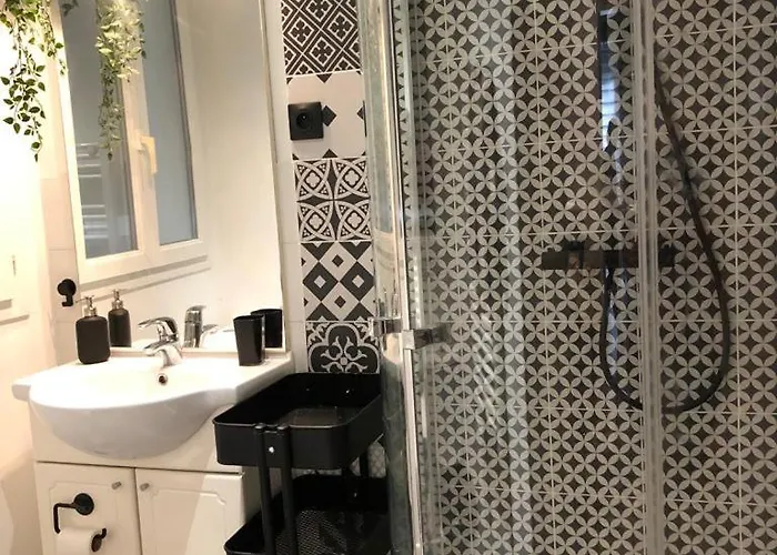 Coquet A Cote De La Grande *