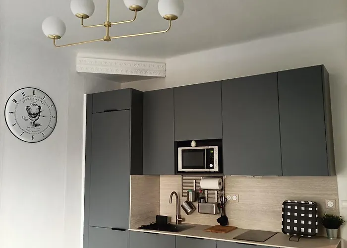 Coquet à Côté De La Grande *